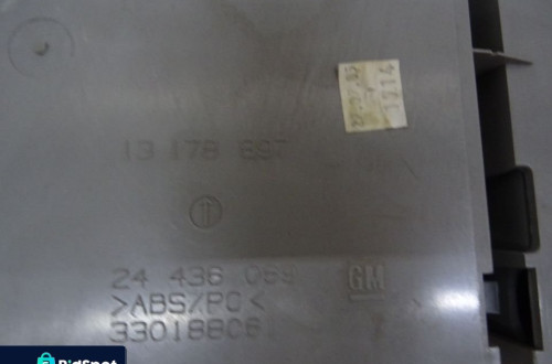 SCHOWEK PODSUFITKI OPEL SIGNUM NR294
