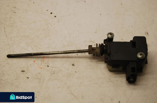 SIŁOWNIK KLAPKI WLEWU PALIWA 1Z0810773 SKODA OCTAVIA II AUDI SEAT VW