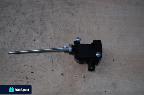 SIŁOWNIK KLAPKI WLEWU PALIWA 1Z0810773 SKODA OCTAVIA II AUDI SEAT VW