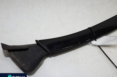LISTWA SZYBY CZOŁOWEJ LEWA 040 MERCEDES W212