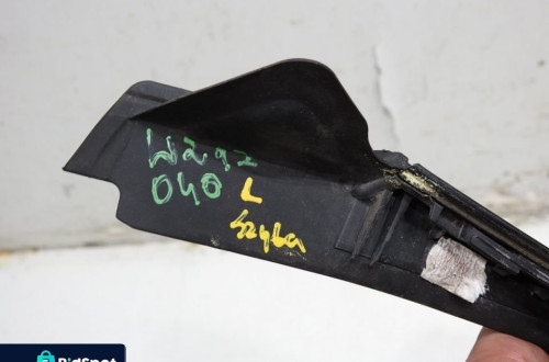 LISTWA SZYBY CZOŁOWEJ LEWA 040 MERCEDES W212