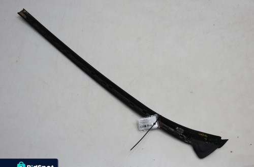 LISTWA SZYBY CZOŁOWEJ LEWA 040 MERCEDES W212