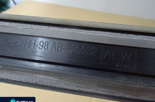 LISTWA DRZWI PRAWY TYŁ FORD FOCUS MK1 LIFT 5D HB 01-03 NR77