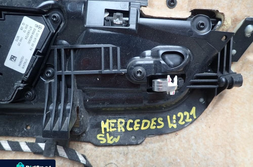 BOCZEK DRZWI LEWY PRZÓD MERCEDES W221