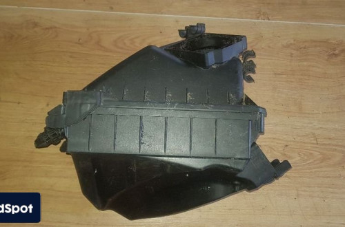 AUDI A4 B6 2.4 OBUDOWA FILTRA POWIETRZA