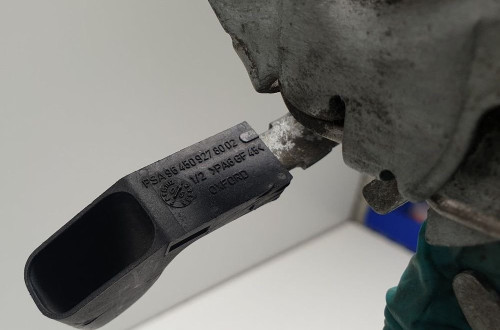 ZAMEK MASKI PEUGEOT 1007 9645092780