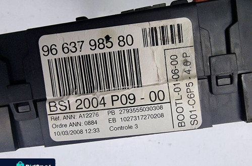 SKRZYNKA BEZPIECZNIKÓW CITROEN C4 9693798580