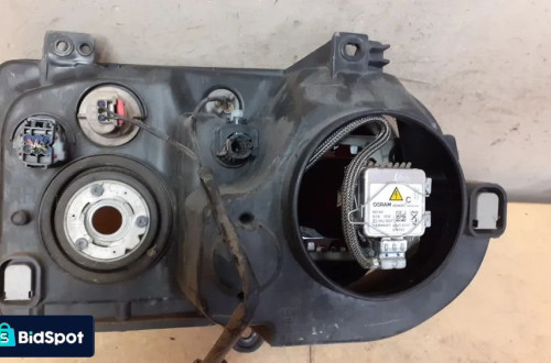 LAMPA PRZEDNIA PRZÓD PRAWA CHRYSLER 300 C XENON