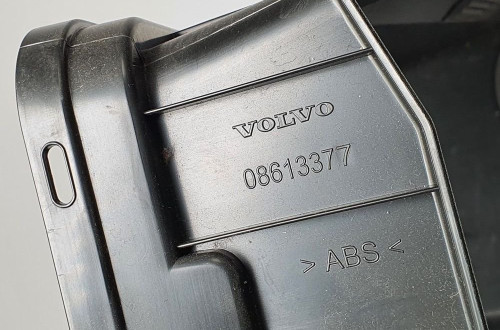 SCHOWEK NA NARTY VOLVO C70 II 08613377