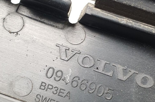 ŚLIZG ZDERZAKA PRAWY TYŁ VOLVO C70 II 09466905