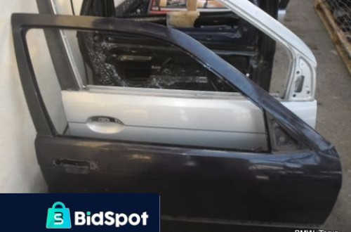 DRZWI PRZÓD PRAWE BMW E36 COMPACT