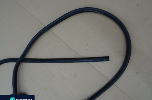 USZCZELKA DRZWI LEWY PRZÓD SUBARU FORESTER I NR76