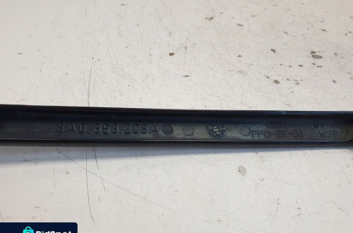 Audi 80 B4 LISTWA POD LAMPĘ prawy PRZÓD PRAWA