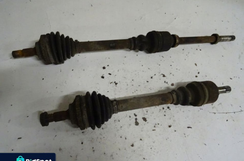 PÓŁOŚ PRZÓD PRAWA PEUGEOT 407 2.0 HDI