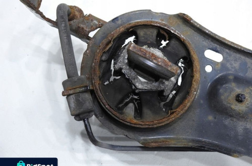 PIASTA ZWROTNICA PRAWY TYŁ VOLVO V70 III