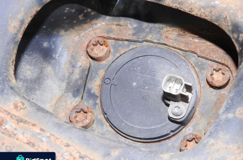 PIASTA ZWROTNICA PRAWY TYŁ VOLVO V70 III