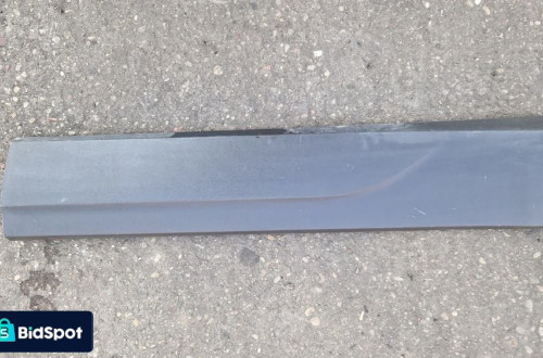 AUDI Q5 8R0 LISTWA DRZWI PRAWY PRZÓD 8R0853970E