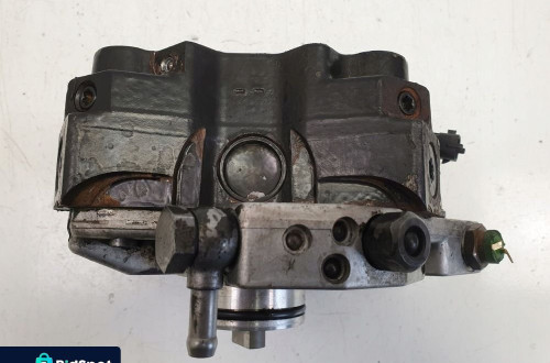 Volvo XC90 2.4 D5 POMPA WTRYSKOWA 0445010111