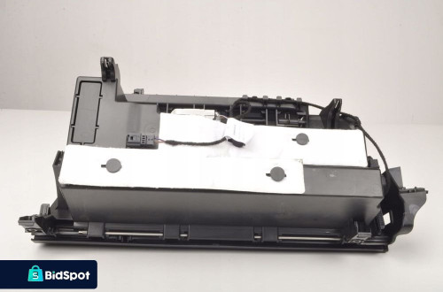 MERCEDES W177 SCHOWEK PASAŻERA UK