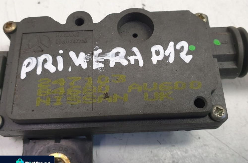 Nissan Primera P12 SIŁOWNIK KLAPKI WLEWU PALIWA