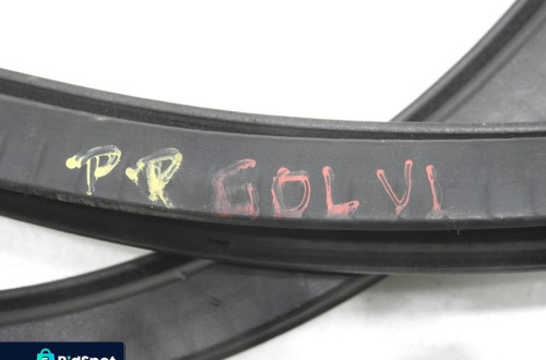 USZCZELKA DRZWI PRAWY PRZÓD VW GOLF VI