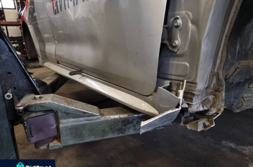 PRÓG PRAWY TOYOTA COROLLA E21