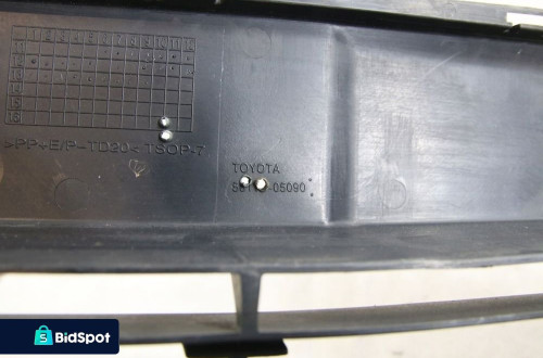 Kratka Atrapa dolna w Zderzak przod Toyota Avensis T27 lift 2012-2015