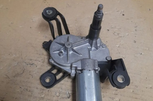 SILNICZEK WYCIERACZKI TYŁ OPEL VECTRA C KOMBI nr 13166415