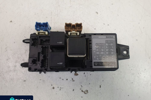 Volvo S40 V40 lift 1.9 D SKRZYNKA BEZPIECZNIKÓW