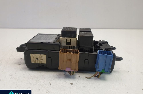 Volvo S40 V40 lift 1.9 D SKRZYNKA BEZPIECZNIKÓW