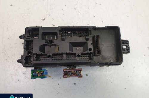 Volvo S40 V40 lift 1.9 D SKRZYNKA BEZPIECZNIKÓW