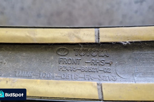 TOYOTA LISTWA ZDERZAKA PRAWY PRZÓD PZ415-B9521-02