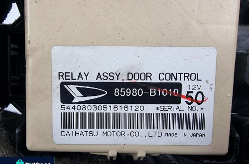 SKRZYNKA BEZPIECZNIKÓW DAIHATSU SIRION 85980-B1010