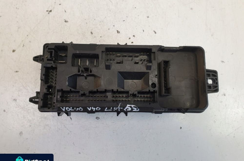 Volvo S40 V40 lift 1.9 D SKRZYNKA BEZPIECZNIKÓW