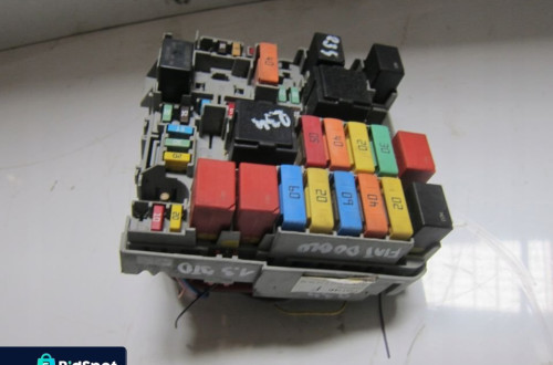 SKRZYNKA BEZPIECZNIKOWA FIAT DOBLO 2013R 51867698