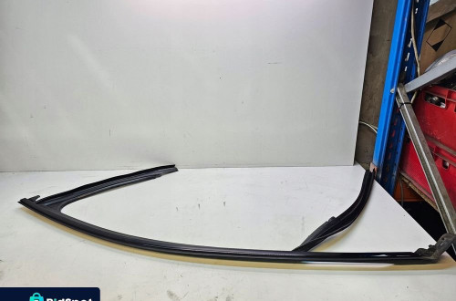 USZCZELKA DRZWI LEWY PRZÓD AUDI A6 C7 4G0837431