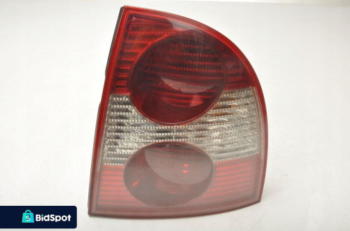 PASSAT B5 LAMPA PRAWA TYLNA PRAWY TYŁ SEDAN EU