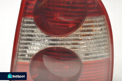 PASSAT B5 LAMPA PRAWA TYLNA PRAWY TYŁ SEDAN EU