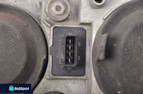 VOLVO V40 LAMPA PRAWA PRZEDNIA LIFT EU 30899679