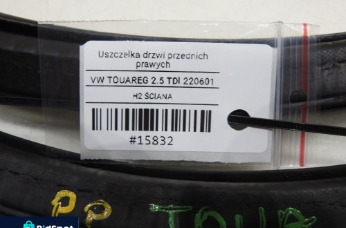 USZCZELKA DRZWI PRAWY PRZÓD VW TOUAREG I