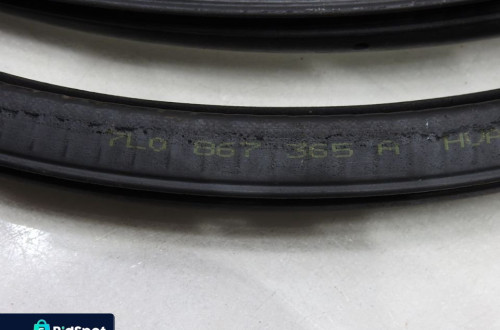 USZCZELKA DRZWI PRAWY PRZÓD VW TOUAREG I