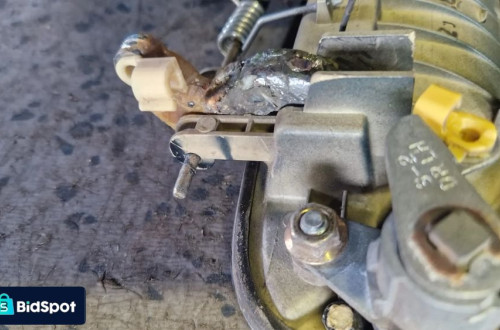 KIA CARENS II KLAMKA DRZWI LEWY PRZÓD 5C