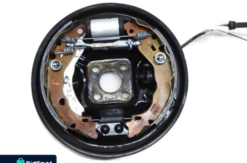 TARCZA KOTWICZNA PRAWA DACIA SANDERO II 1.0 SCE