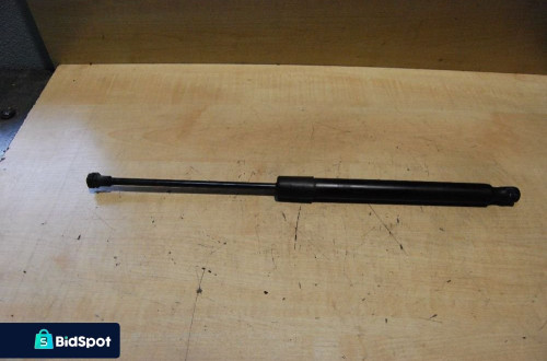 SIŁOWNIK KLAPY BAGAŻNIKA 1K6827550D VW GOLF V