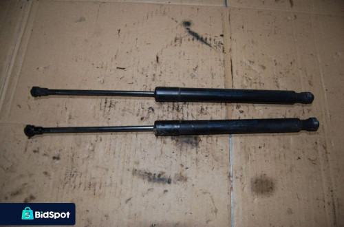 SIŁOWNIK KLAPY BAGAŻNIKA 1K6827550D VW GOLF V
