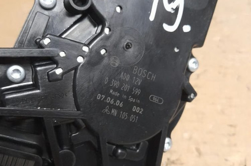 SILNICZEK WYCIERACZKI TYŁ MITSUBISHI COLT VI nr  MN105051 0390201599
