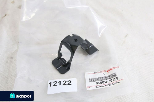 Mocowanie Uchwyt Wspornik Błotnika przod prawy Toyota Yaris IV 4 2020-2024