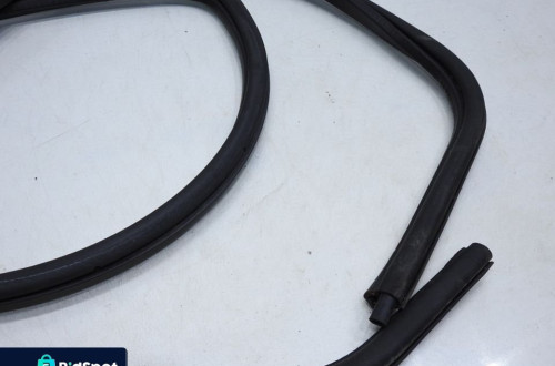 USZCZELKA DRZWI PRAWY TYŁ JEEP GRAND CHEROKEE ZJ