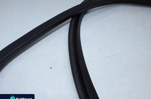 USZCZELKA DRZWI PRAWY TYŁ JEEP GRAND CHEROKEE ZJ