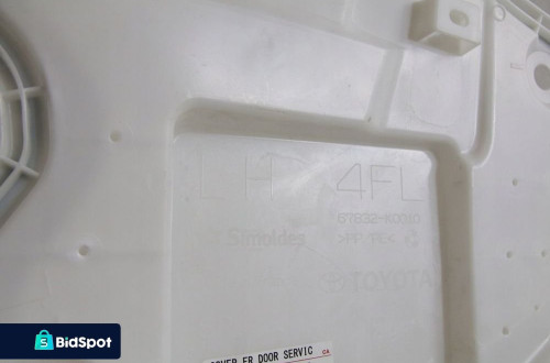 Osłona zaślepka wygłuszenie drzwi przod lewy Toyota Yaris IV 4 2020-2024